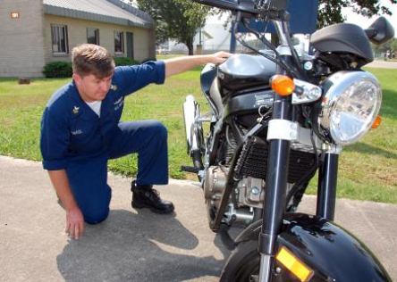 Examiner la moto