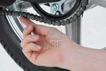 tension de la chaine de moto