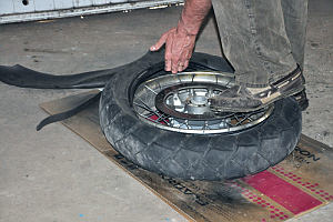 Changer les pneus de sa moto