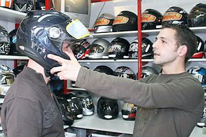 Comment choisir son cazsque de moto